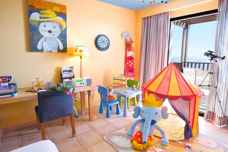 Childrens play room